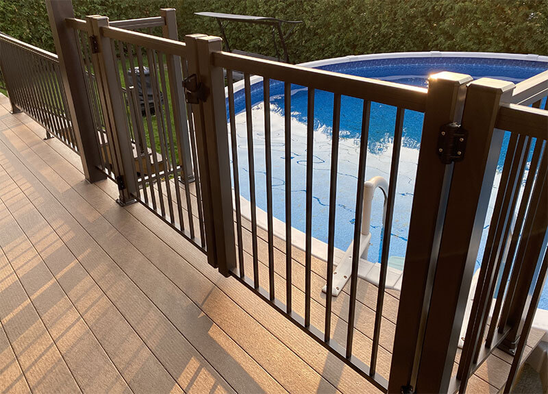 Clôture en aluminium pour une piscine sécuritaire